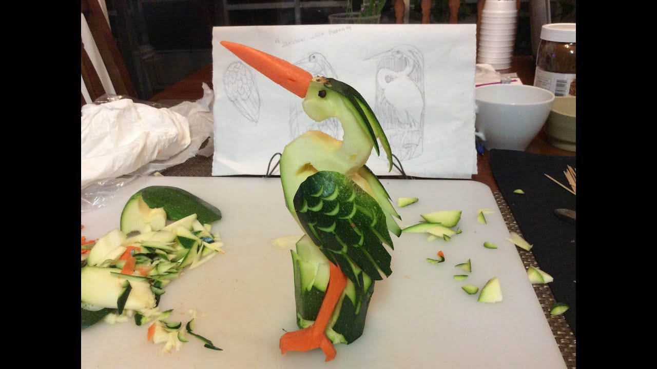 Vegetable carving *heron with zucchini *