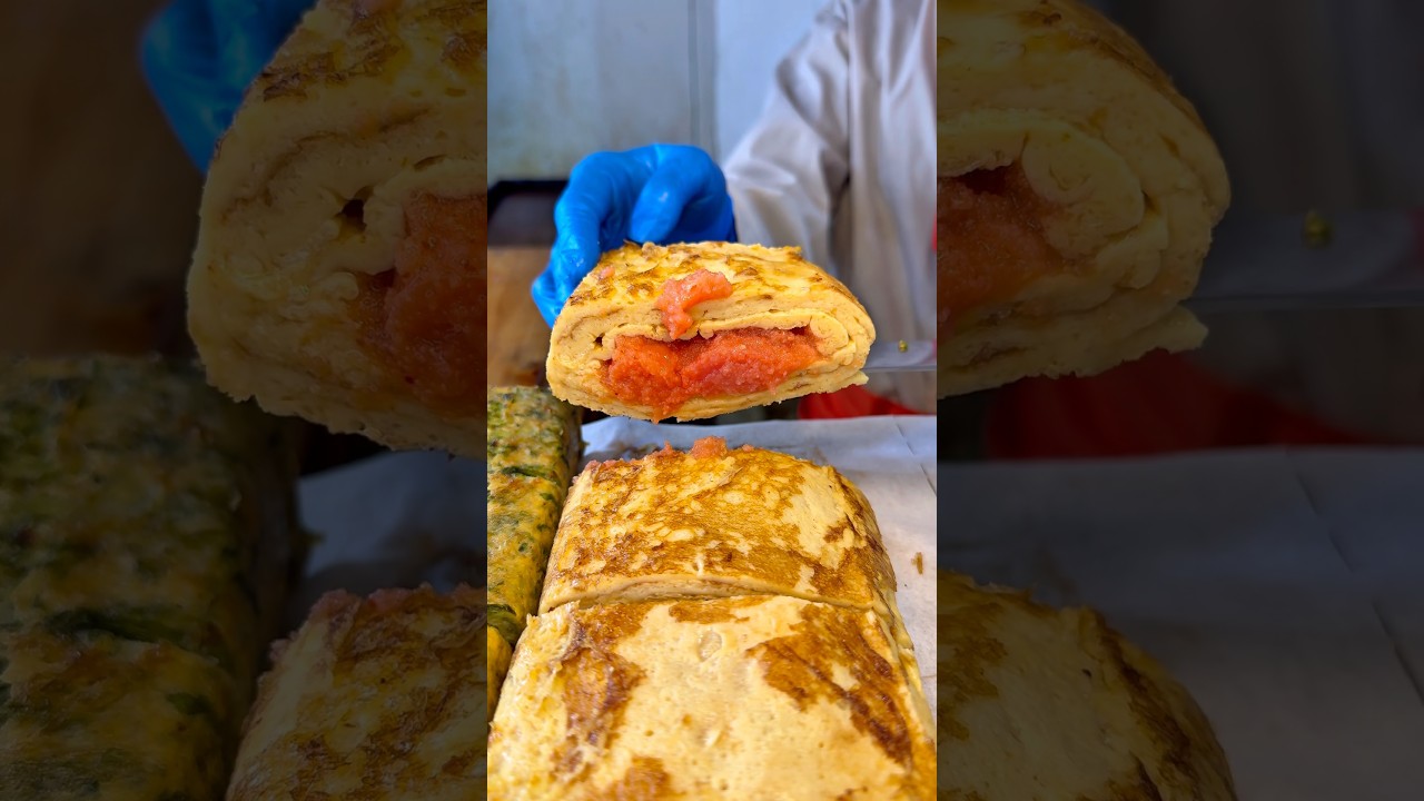 巨大な鉄板で焼き上げる明太だし巻き卵焼きの中には明太子をたっぷり。ふわふわの玉子焼きとピリッと辛い明太子の味わいが相性抜群。