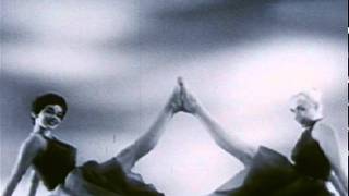 Giant Travel Avant Garde-Soft Skin Official Video screenshot 1