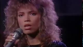 Video thumbnail of "Anita Sárközi - Smile At The Sky 'Várj Rám' (Live 1987)"