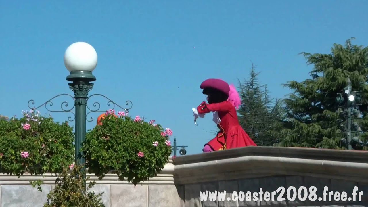 HD : P1/2 : Les Méchants Disney font leur Halloween Show - Disneyland Paris