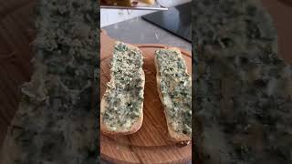 ЧЕСНОЧНЫЙ багет с СЫРОМ! Лучшая чесночная закуска😋#shorts