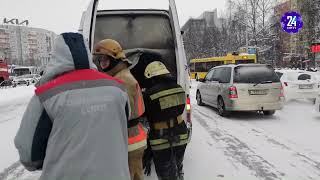 В Сургуте на остановке УБР едва не сгорел второй автобус за 2 недели