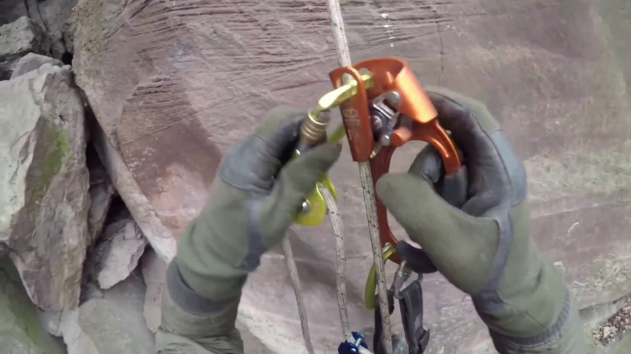 Betrieb in großer Höhe selbstbremsender Stopp Abseilklemme die Anti-Fall-Schutzausrüstung für das Klettern Kletternder Abseiler technischen Schutz klettert