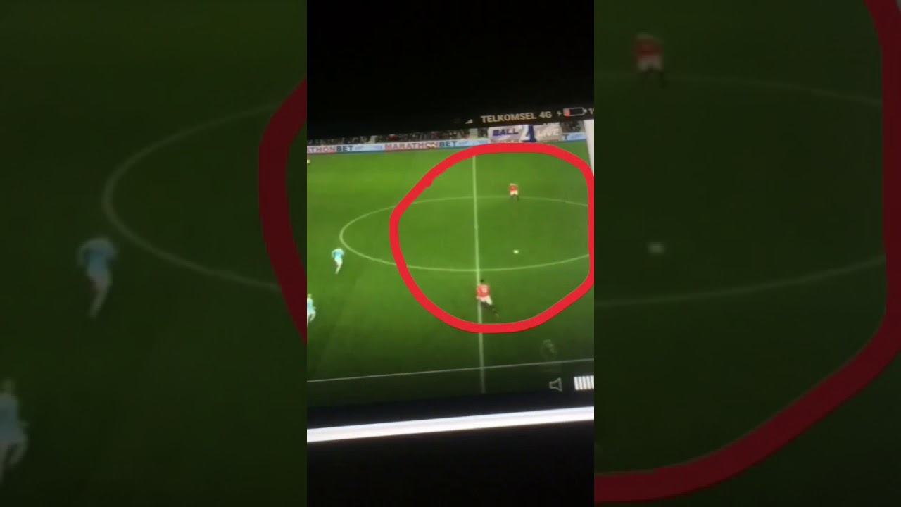 Penampakan saat pertandingan Manchester United Vs Manchester City - YouTube