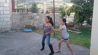 Saltando La Cuerda Con Mi Prima