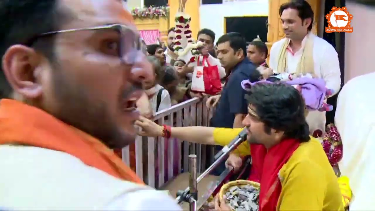 सनातन मठ मुंबई महाराष्ट्र में पूज्य सरकार द्वारा सिद्ध अभिमंत्रित  भभूति का वितरण