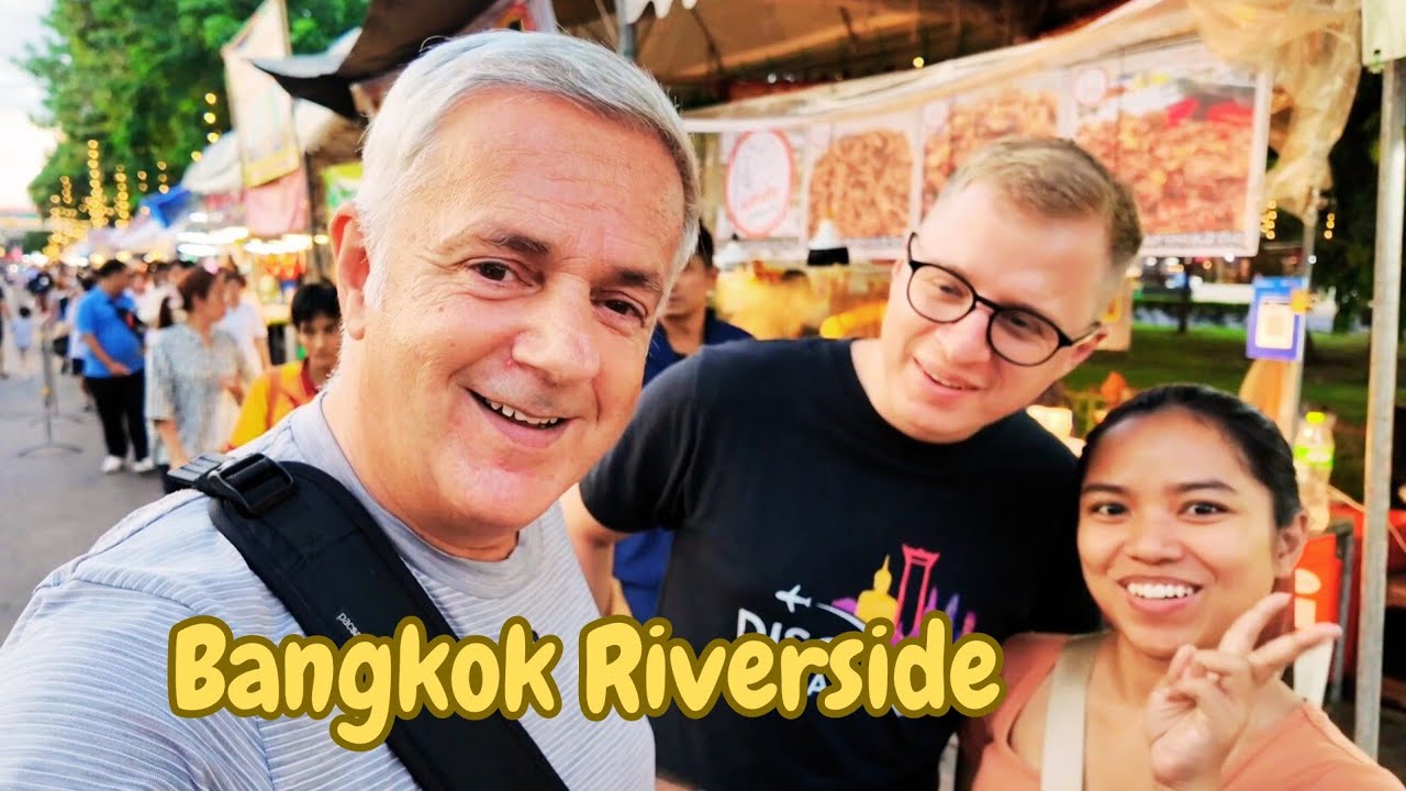 Das Fest an der Phra Pin Klao Bridge - Walking Street at the River