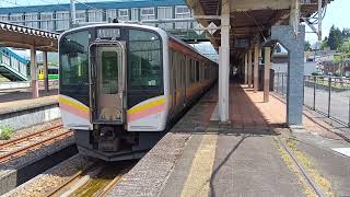 Ｅ１２９系B７編成普通長岡行き小出駅発車。