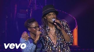 Miniatura de "Yannick Noah - Hello (Yannick Noah Tour au Forest National de Bruxelles 2011)"