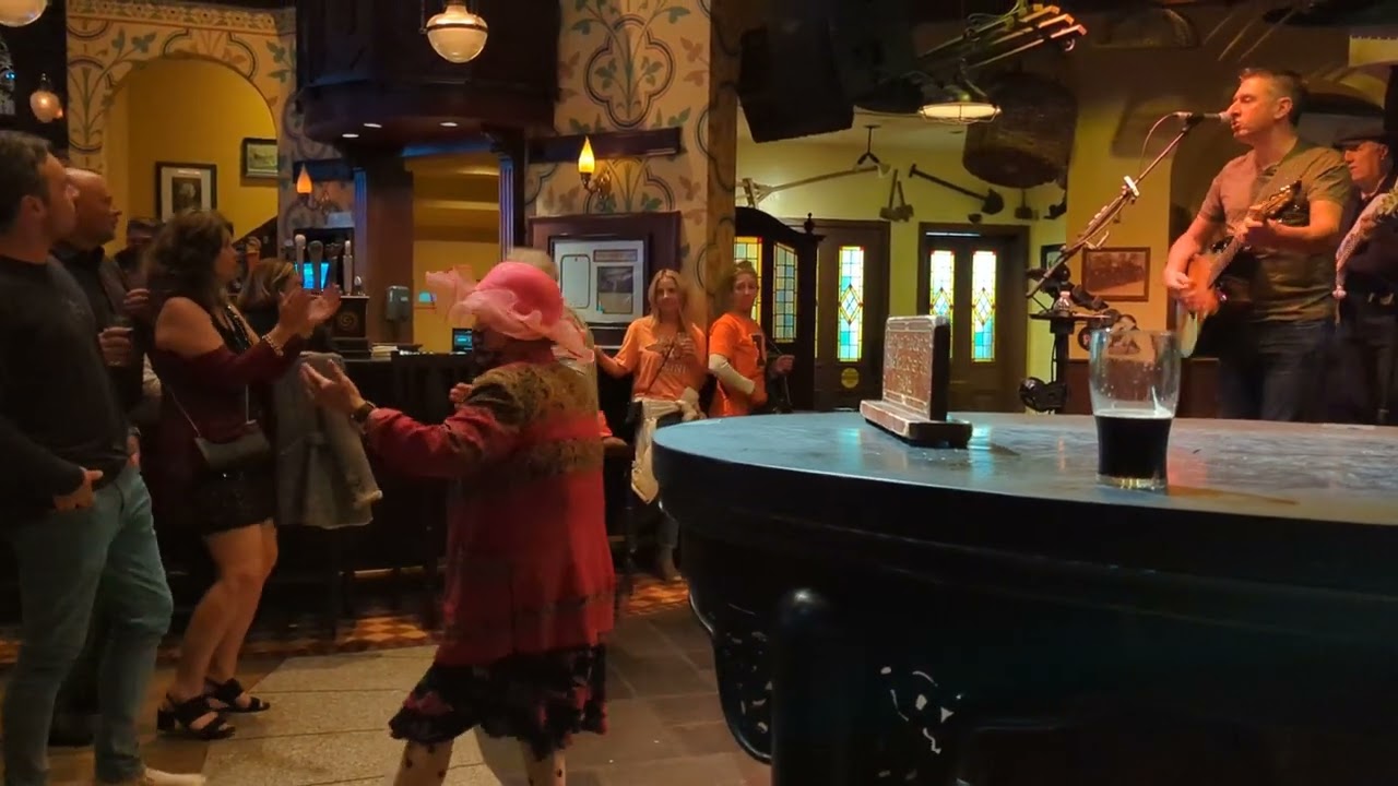 Sin E Ri Ra at 9 Fine Irishmen - Rattlin' Bog