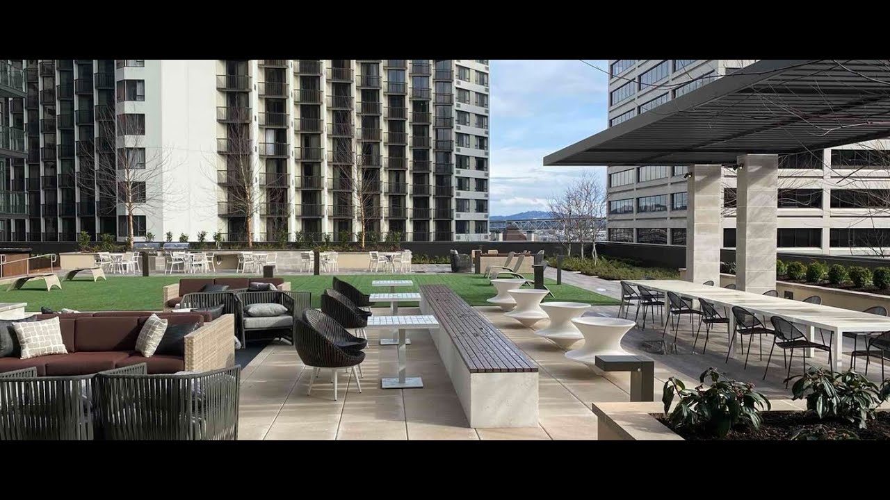 Luxury High Rise Flat - Apartment Hunting in Downtown Portland Oregon - Portland Astoria Apartments