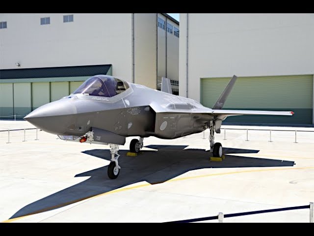 F35国内製造初号機、初公開 - YouTube