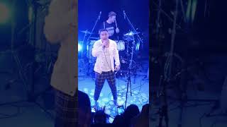Bay City Rollers featuring Woody "Don't let the music die"