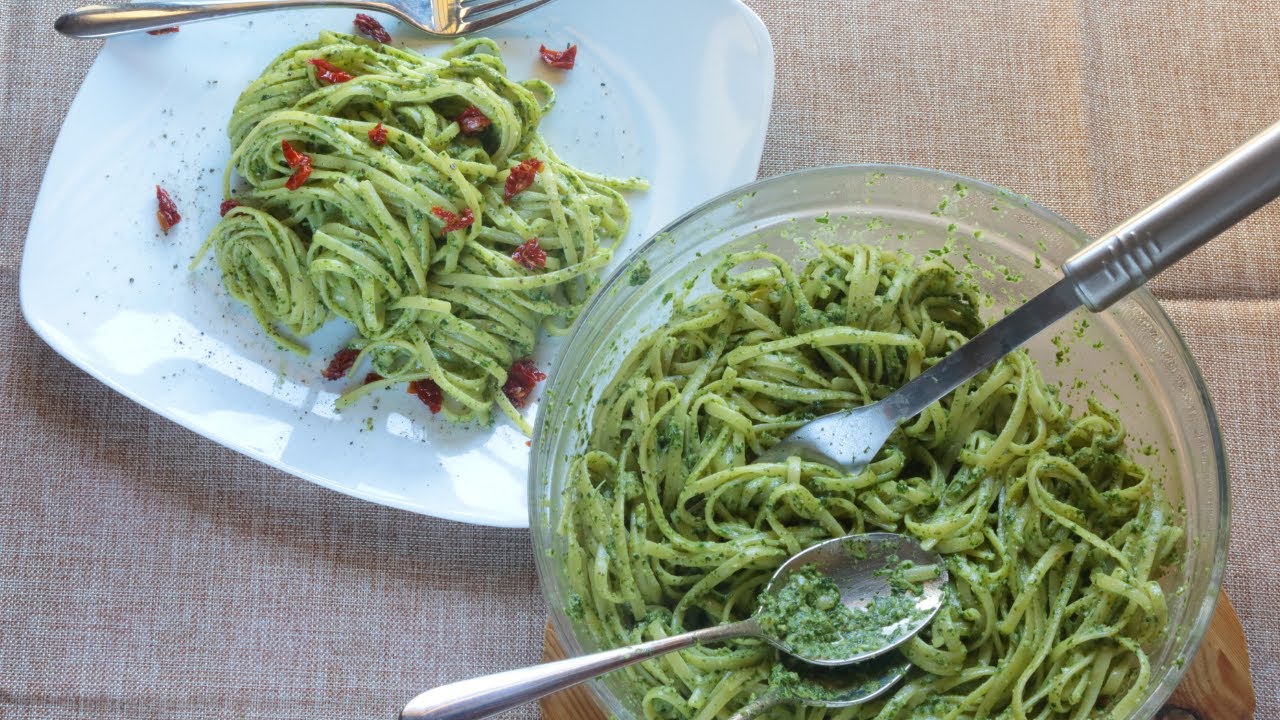 Spaghetti al Pesto di Rucola - Ricetta classica per un piatto facile e ...