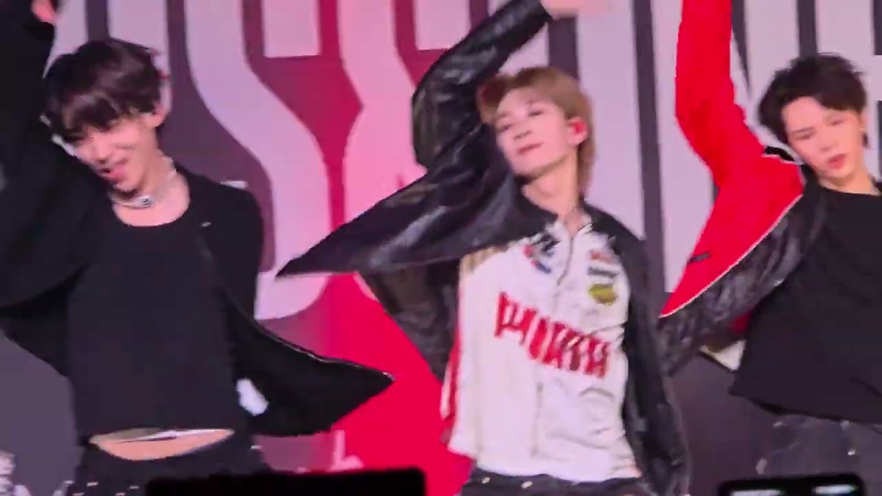 [FANCAM] AMPERS&ONE (앰퍼샌드원) in PHOENIX - Blood Sweat & Tears COVER+God's Menu COVER