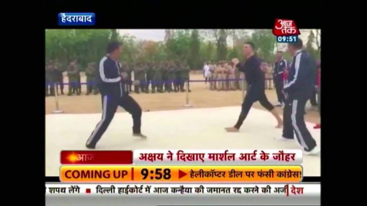VIDEO Akshay Kumar Shows Kick Boxing Skills With IPS Officer Recruit ...