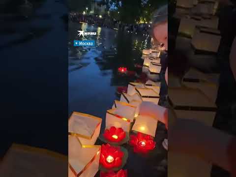 Фестиваль водных фонариков прошёл в парке «Красногвардейские пруды»  #москва #фестиваль