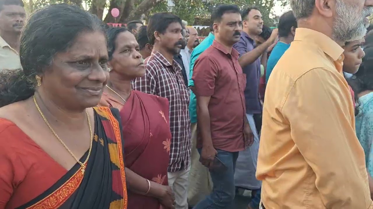 മാനന്തവാടി : വള്ളിയൂർ കാവ് പാലം ഉദ്ഘാടനചടങ്ങിന്റെ ദൃശ്യങ്ങളിലേയ്ക്ക്. ബഹു: ഒ.ആർ കേളു മിനിസ്റ്റർക്ക് 