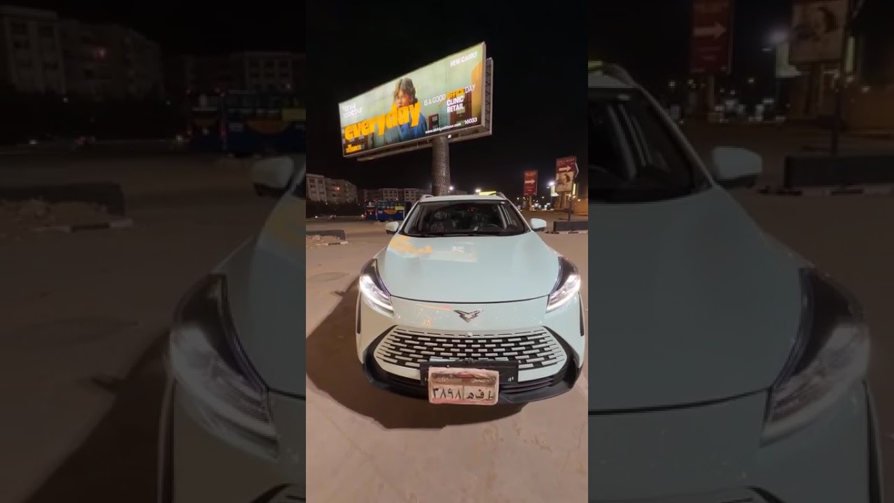 Автомобиль продается за 810 000 (валюта не указана), немедленная доставка, без дополнительной платы.