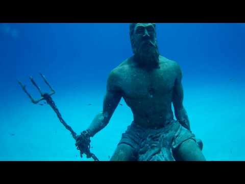 Vídeo: Onde está a estátua de Poseidon?