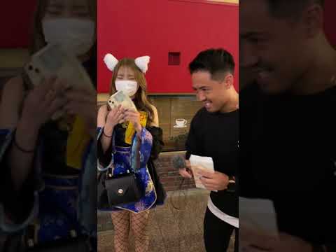 ハロウィン女子に千円払ってお○ぱい触らせてもらうよ