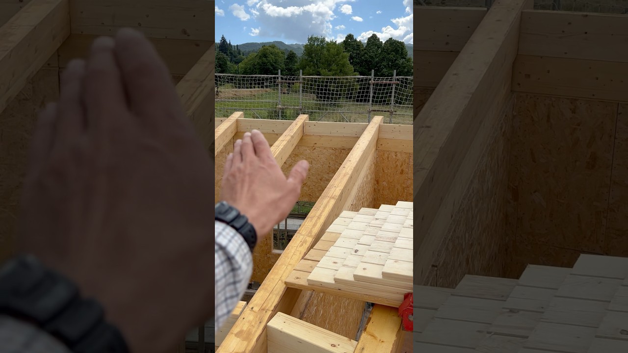 Le tavole sono già sul tetto. Ora tavolato continuo dal basso verso l’alto.