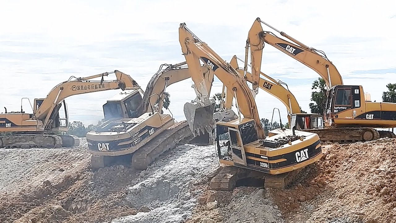 Amazing!! Excavator Operator Climbing Up Hill Excavator Hard Working In Mud Digging YouTube