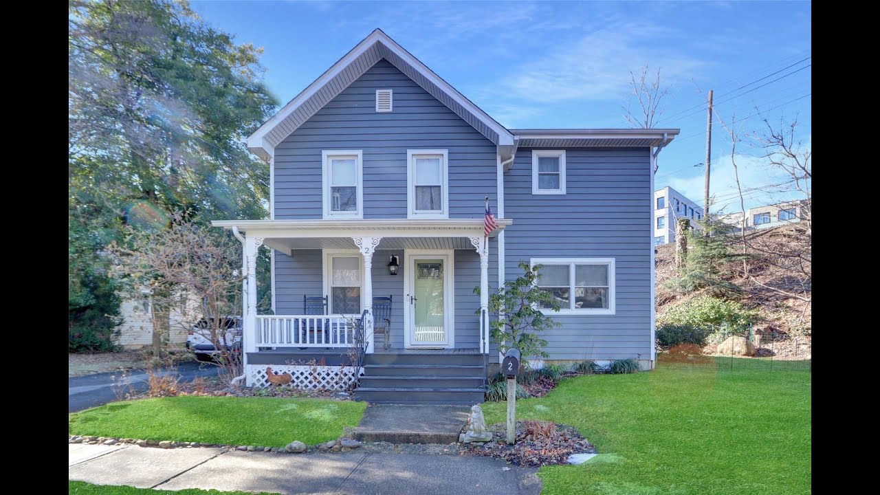 2 Locust Street | Roslyn Heights Real Estate