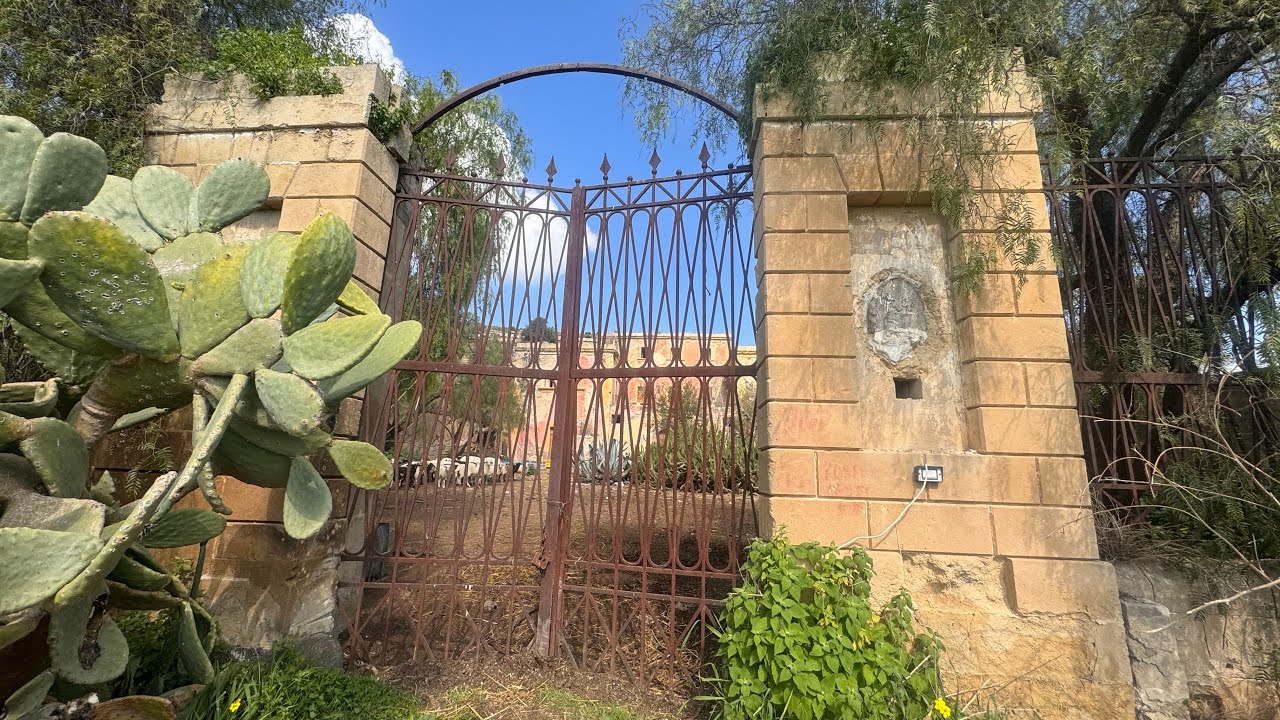 SONO ENTRATO IN UNA CASA DI LUSSO DEL 1800 ABBANDONATA
