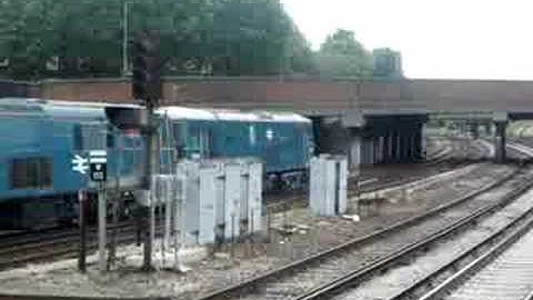 73136 leads a 73 and 66 through Clapham Junction