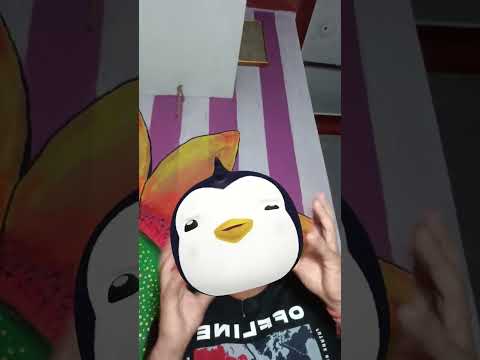 Depressed penguin ki sacchai #penguin #viral 