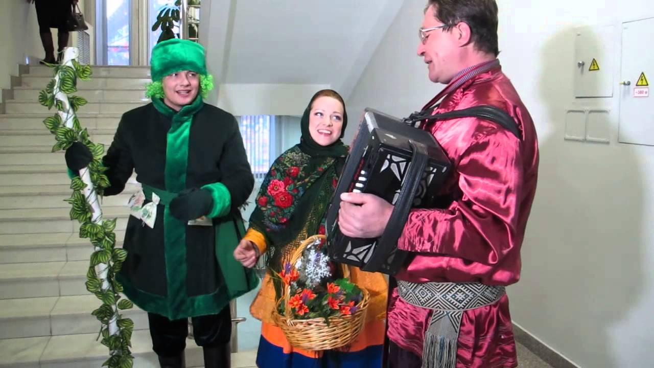 В Улан-Удэ прибыли сказочные герои - YouTube