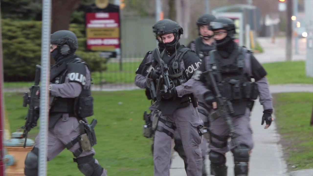 Toronto police emergency task force searches for shooter youtube
