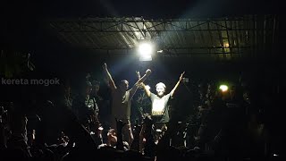 Download Lagu si bunga hitam - negaraku penjaraku live in immortal punk solo surakarta MP3