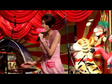 連詩雅 -- I'm Still Loving You (LIVE) @ 荃新天地