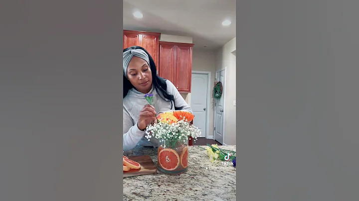 Flower Arrangement #flowerarrangement #flowers #diy #summer #budgetfriendly #homedecor #vase #fruit