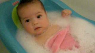 first bubble bath.AVI