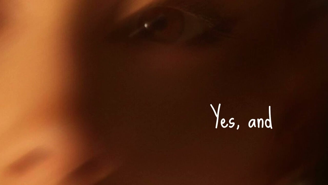 REACCIONANDO A YES, AND? DE ARIANA GRANDE - YouTube