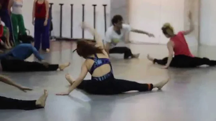 Clase de danza contempornea por Patricio Espinosa