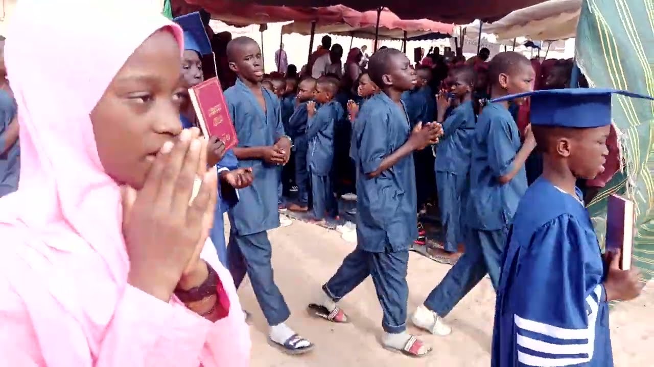 Entrée spectaculaire des 3 Hafizs Daara Seyda Zeynabou Fall (raa) 2022 Mémorisation du Noble Coran.