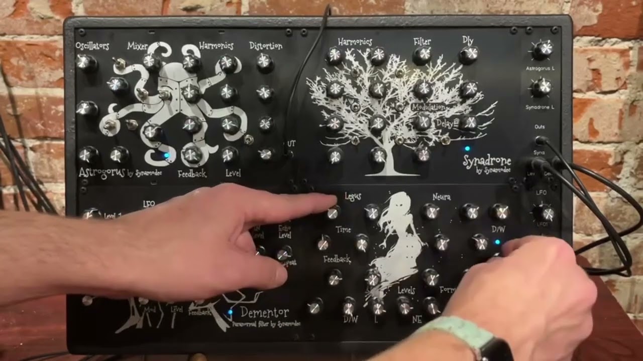 Synamodec - Saga // Four-fold experimental Noise Machine - YouTube