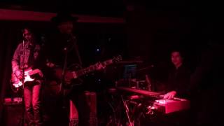 Hugo - Hailstorms (Live at Maggie Choo's) Resimi