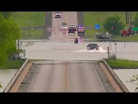 guy-thinks-his-suv-can-make-it-through-a-huge-puddle