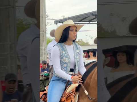 indian women horse riding
