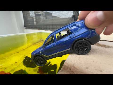 Cars Fall In The Water Welly Cars