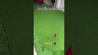 Ternyata lapangan mini golf portable juga bisa dikasih rintangan, loh! #golf #golfer #golfing