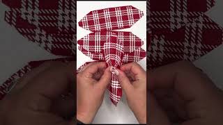 Christmas Poinsettia Bow - Easy and So Freaking Adorable #christmasbow