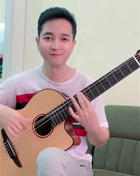 Classical Guitar Solo by Larry Lumelle  (Live)