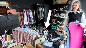 STRESSED by Clutter Mountain in her Bedroom 🤯 DECLUTTERING A CUTE AMSTERDAM APARTMENT